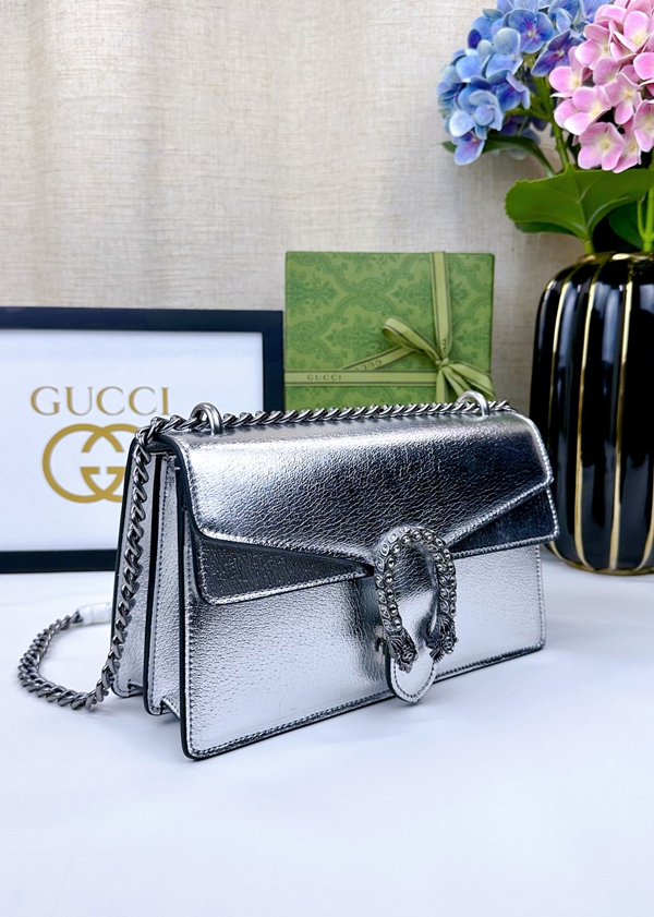 激安グッチバッグコピー背面デザイン